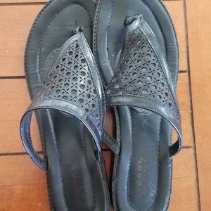 SIZE 8.5 Sperry Top Sider Black Leather Sandals Perforated Top Rubber Soles